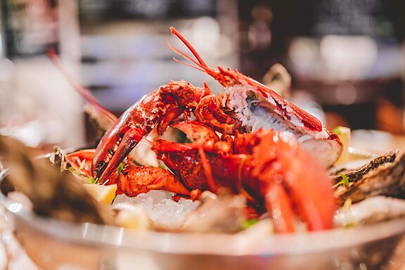 Ganzer Hummer in Schale